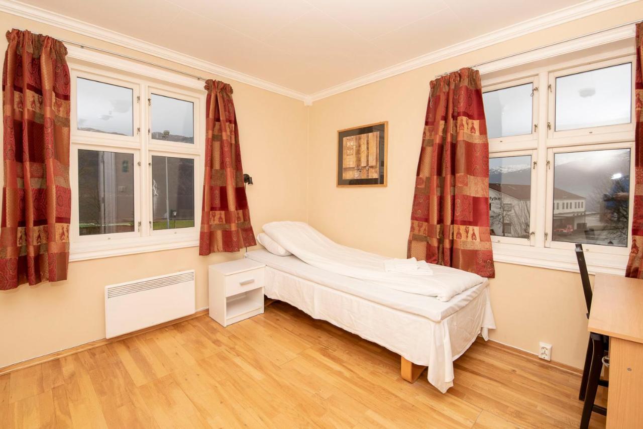 Grand Hotell Sauda Budget Buitenkant foto